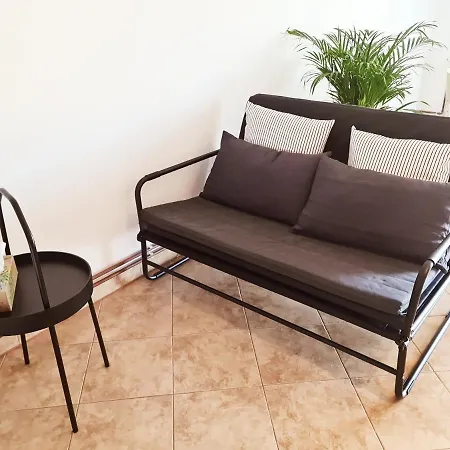 Apartment Dora *