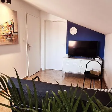 Dora Apartment *