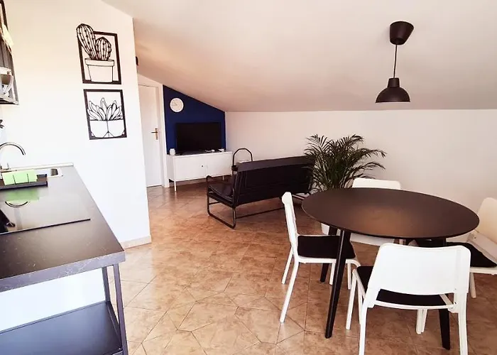 Dora マリンスカ